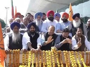 Jaitley-campaigning-in-amritsar-360x270_17