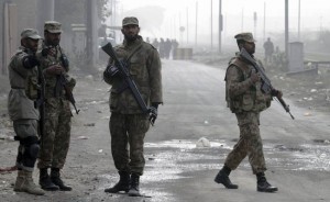 Pak_soldiers_stand_guard_before_executions_AP_650