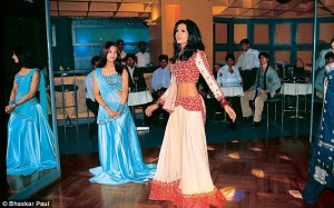 2D73DD3A00000578-3274809-The_Bollywood_style_dance_performances_by_bar_girls_were_a_big_h-m-2_1444944678279
