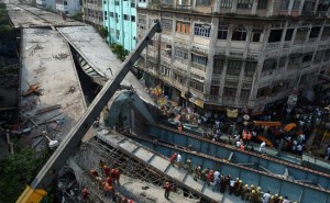 kolkata-flyover-collapse-crane-afp_650x400_71459431541