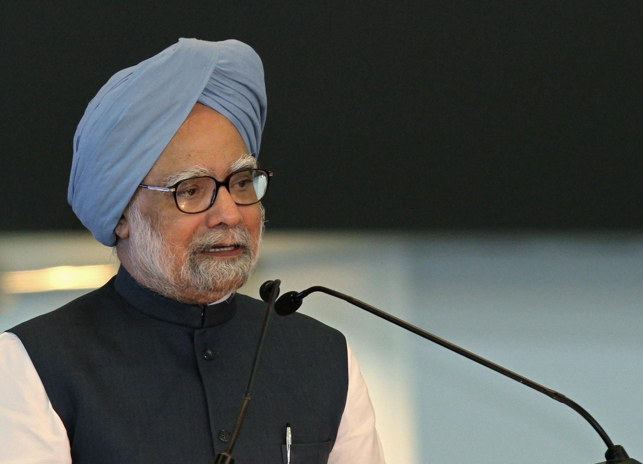 India's Prime Minister Manmohan Singh speaks during the inauguration ceremony of the newly constructed Terminal 3 at Indira Gandhi International Airport in New Delhi July 3, 2010. The terminal, one of the world's largest, was inaugurated by Singh on Saturday. REUTERS/B Mathur (INDIA - Tags: POLITICS BUSINESS TRANSPORT)