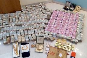 cash-jewellery-seized