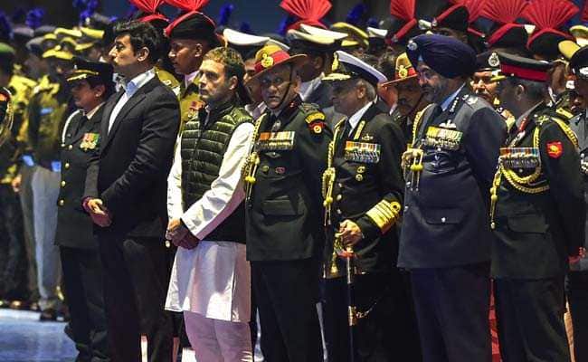 e4qotquo_rahul-gandhi-pays-tribute-after-pulwama-attack_625x300_15_February_19