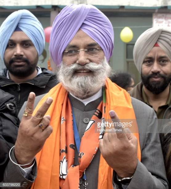AMRITSAR, INDIA - FEBRUARY 4: Rajinder Mohan Singh Chhina, BJP candidate for Amritsar Lok Sabha By-Poll election, with his family members showing his inked finger after casting his vote out of polling booth on February 4, 2017 in Amritsar, India. Punjab on Saturday voted in its first and only phase of assembly elections and recorded an estimated 70 percent polling during which technical glitches and stray incidents of violence were reported in the state which is seeing a high-stake contest among Congress, new entrant AAP and ruling SAD-BJP combine. (Photo by Sameer Sehgal/Hindustan Times via Getty Images)