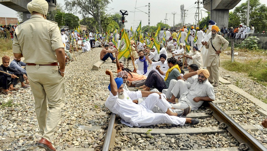 Patiala: Members of various farmer organizations block a railway track during a protest against the central government over agriculture related ordinances, at Nabha in Patiala, Thursday, Sept. 24, 2020. (PTI Photo)(PTI24-09-2020_000053B)