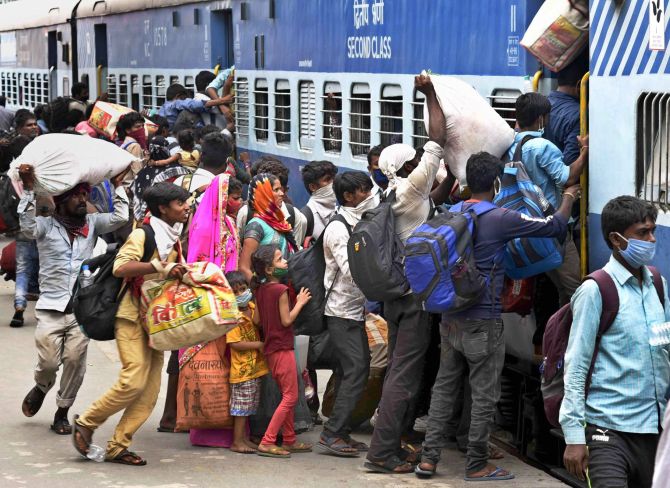 Patna: Migrants board 'Shramik Special' train at Danapur railway station to reach their native places, during the ongoing COVID-19 lockdown, in Patna, Wednesday, May 20, 2020. (PTI Photo)(PTI20-05-2020_000075B)