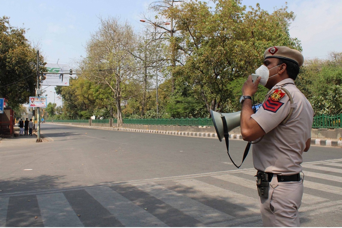 New Delhi: Police makes announcements during complete lockdown imposed in 560 districts in 32 states and union territories across the country as precautionary measures to contain the spread of the coronavirus,in New Delhi on March 24, 2020. (Photo: IANS)